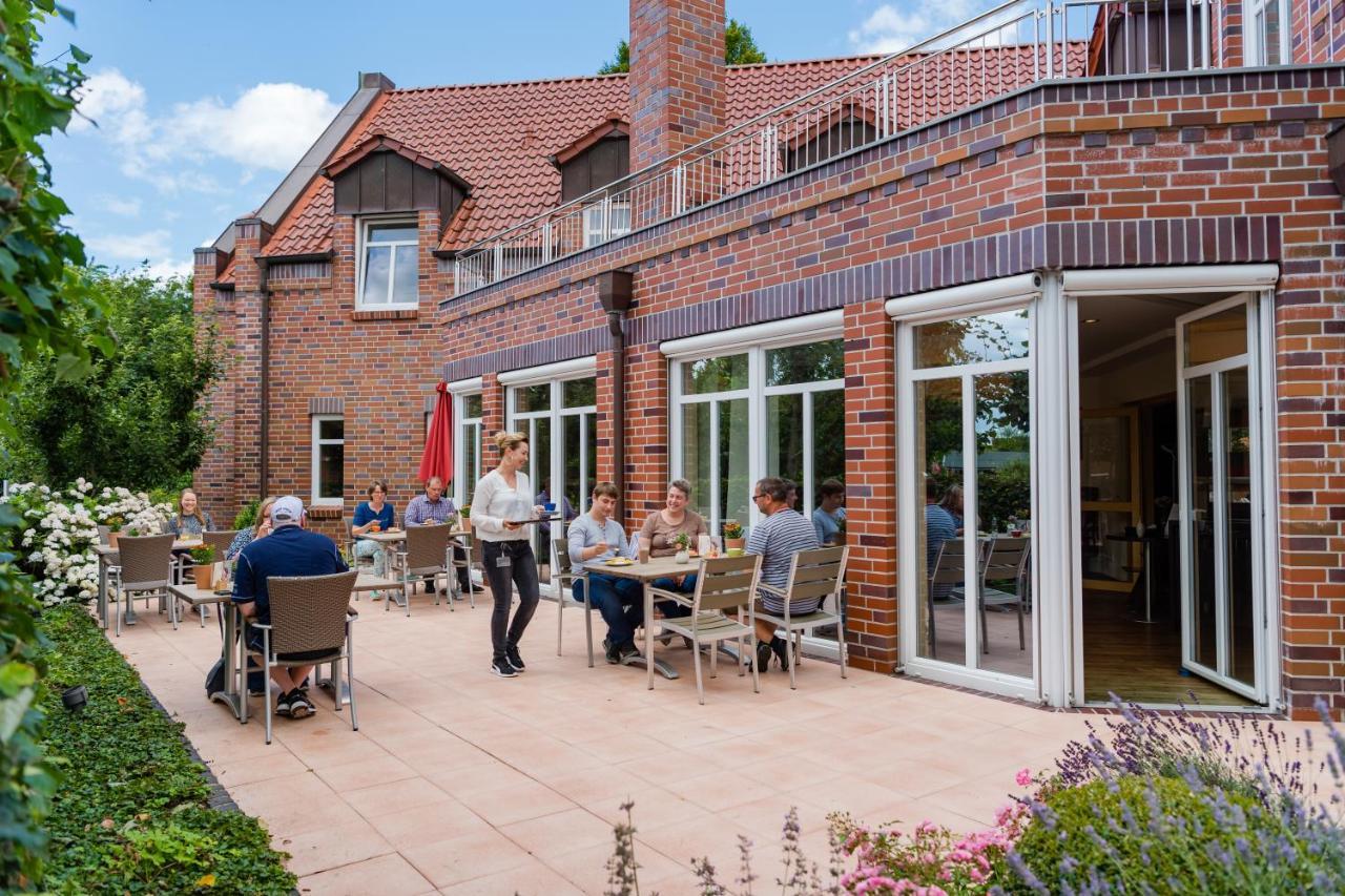 Hotel Am Fischerhafen Ditzum Exterior foto